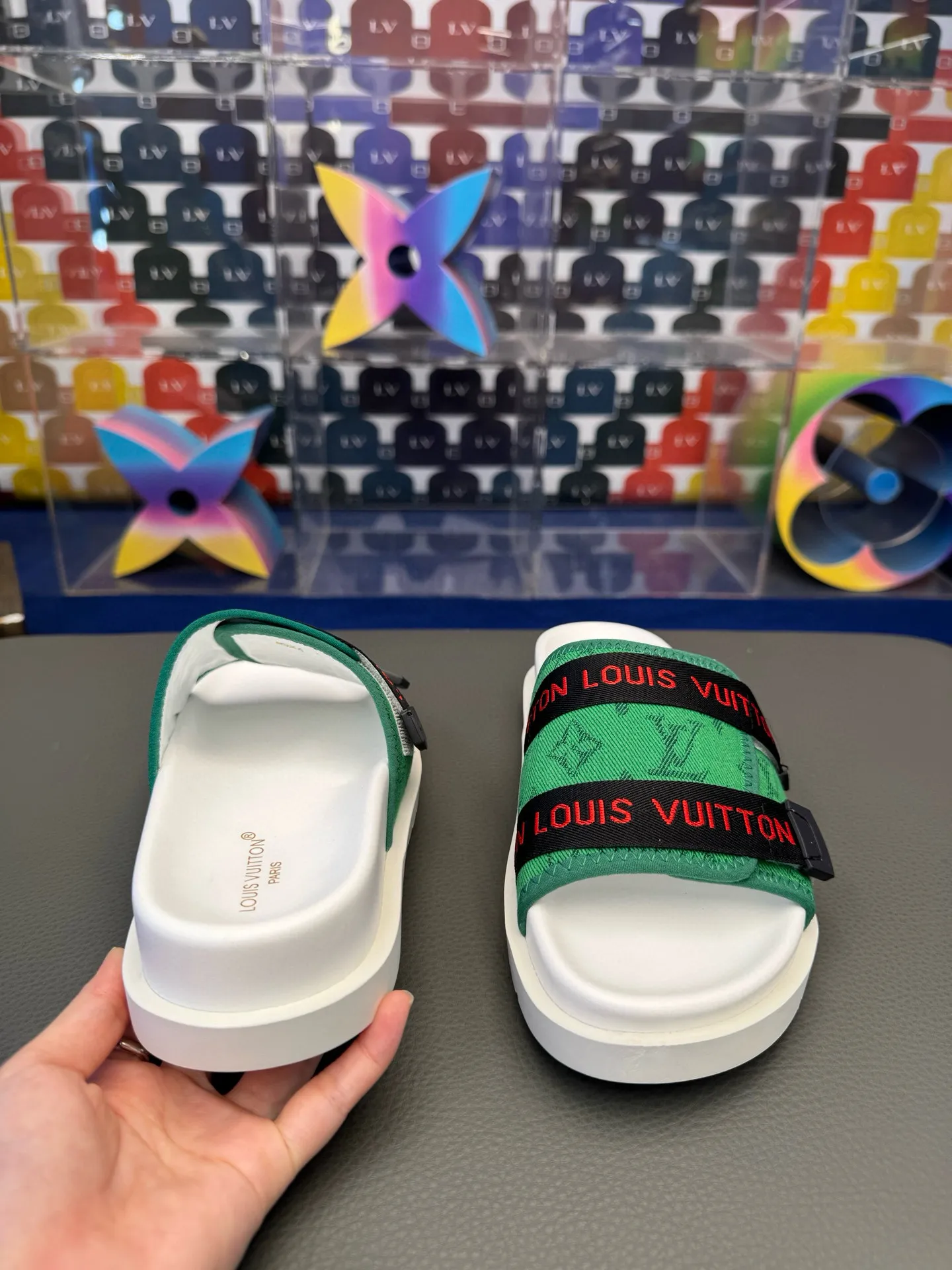 [L Home] P: 340💰Size: 38-45 Top purchasing lv men's summer slippers, classic presbyopia with soft real leather lining, unique color splicing effect, distinctive personality, fashionable and trendy essential style, light and comfortable. Lightweight and tough rubber insole, micro ridged foam outsole, super comfortable!